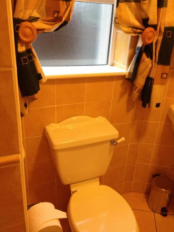 Virginia'S Guesthouse Кенмеър Стая снимка